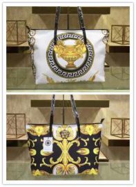 Picture of Versace Lady Handbags _SKUfw108165770fw